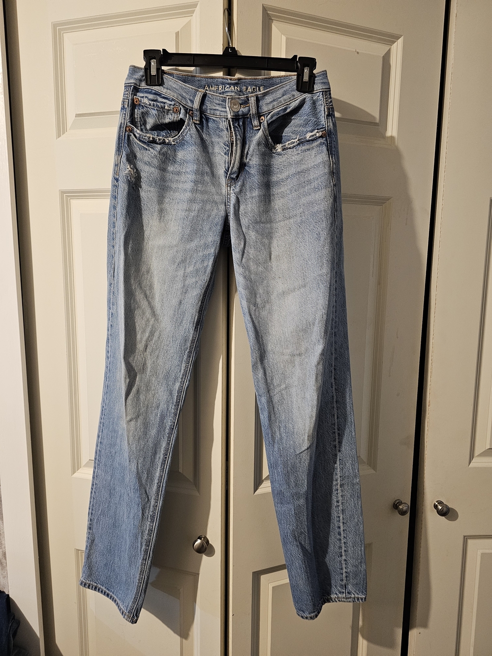 American Eagle Outfitters Light Wash Women’s Straight Jeans - Light Blue
